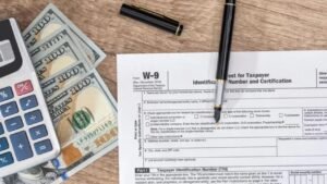 What is a W-9 Form? Who Qualifies and How to Fill it Out?